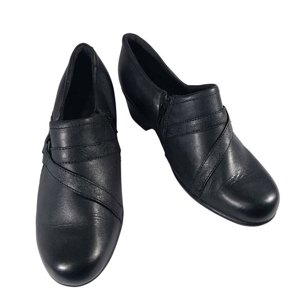 CLARKS! BLACK GENUINE LEATHER CRISS-CROSS FRONT W/BUCKLE COMFORT SHOES! SZ 8.5M - Picture 2 of 10
